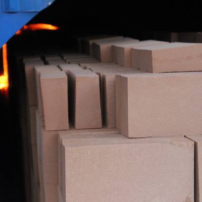 冶煉爐用耐火材料 金屬冶煉行業(yè)用耐火材料 品類(lèi)繁多 來(lái)電選購(gòu)